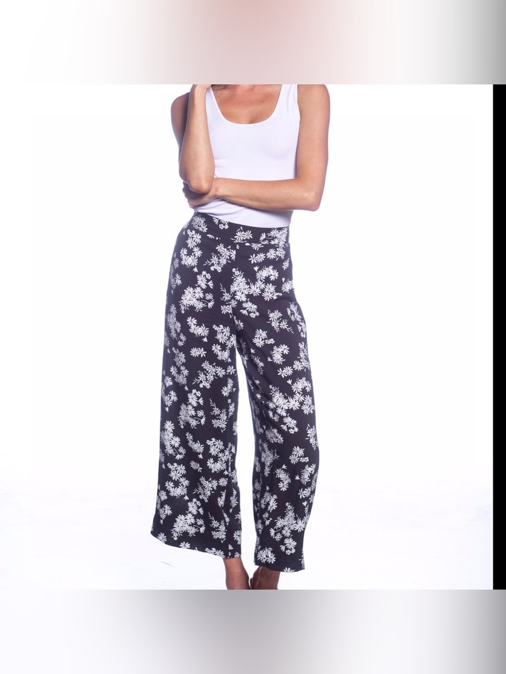 DKR Apparel Cropped Wide Leg Pant-Black Daisy Print